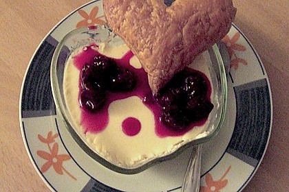 Panna cotta mit Erdbeersauce 89