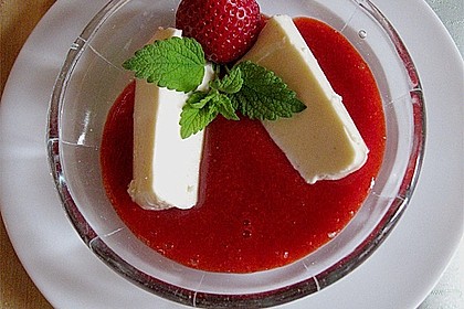 Panna cotta mit Erdbeersauce 25