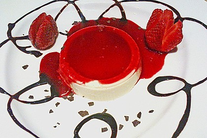 Panna cotta mit Erdbeersauce 27
