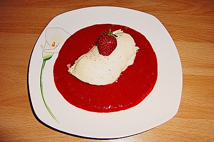 Panna cotta mit Erdbeersauce 49