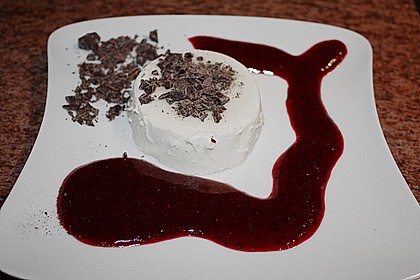 Panna cotta mit Erdbeersauce 31