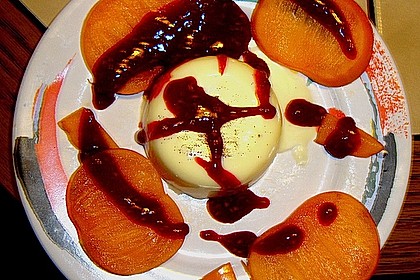 Panna cotta mit Erdbeersauce 91