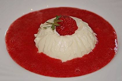 Panna cotta mit Erdbeersauce 35