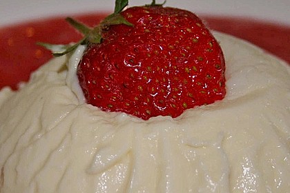 Panna cotta mit Erdbeersauce 81
