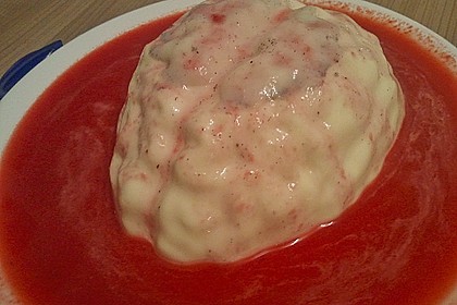 Panna cotta mit Erdbeersauce 83