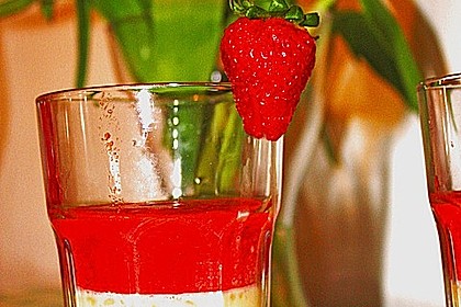 Panna cotta mit Erdbeersauce 42