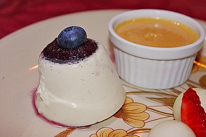 Panna cotta mit Erdbeersauce 46