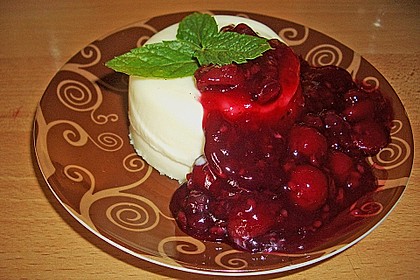 Panna cotta mit Erdbeersauce 32