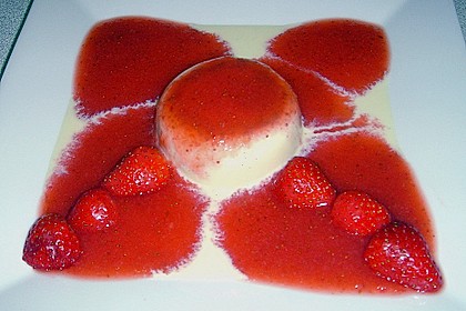 Panna cotta mit Erdbeersauce 51