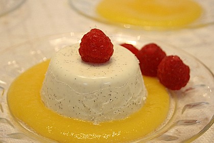 Panna cotta mit Erdbeersauce 26
