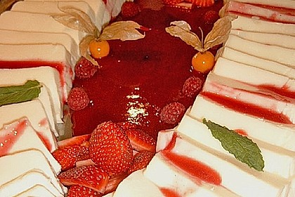 Panna cotta mit Erdbeersauce 50
