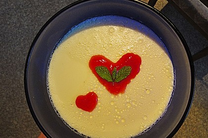 Panna cotta mit Erdbeersauce 69