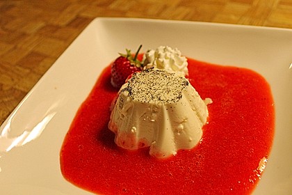 Panna cotta mit Erdbeersauce 33