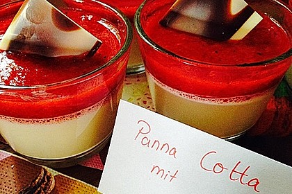 Panna cotta mit Erdbeersauce 6