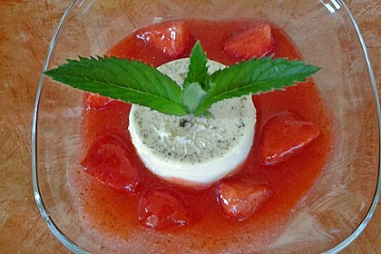 Panna cotta mit Erdbeersauce 77