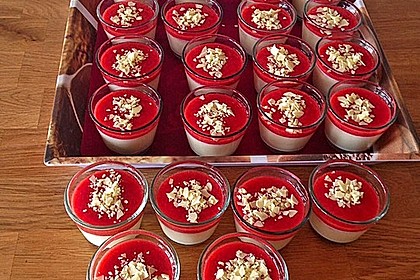 Panna cotta mit Erdbeersauce 15