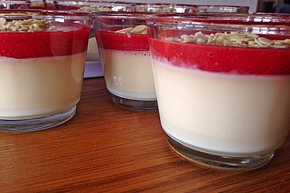Panna cotta mit Erdbeersauce 24