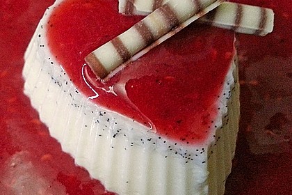Panna cotta mit Erdbeersauce 8