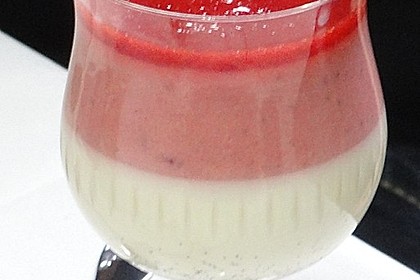 Panna cotta mit Erdbeersauce 29