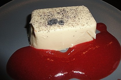 Panna cotta mit Erdbeersauce 68