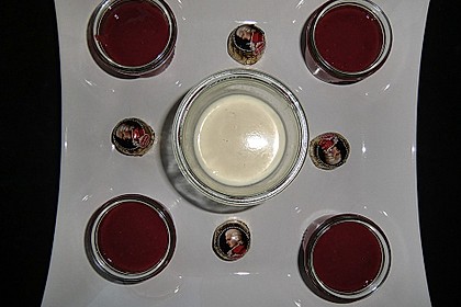 Panna cotta mit Erdbeersauce 62