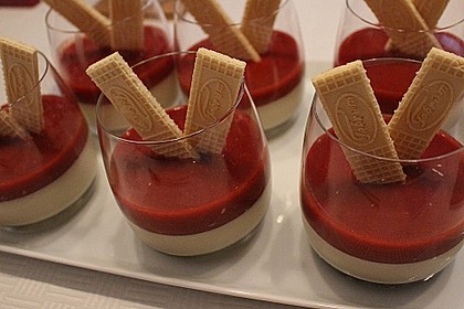 Panna cotta mit Erdbeersauce 18