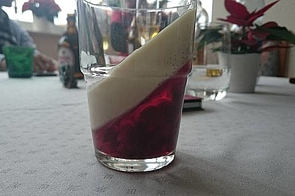 Panna cotta mit Erdbeersauce 9