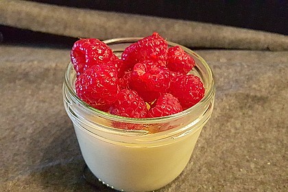 Panna cotta mit Erdbeersauce 66