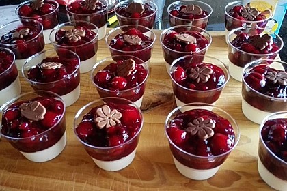 Panna cotta mit Erdbeersauce 12