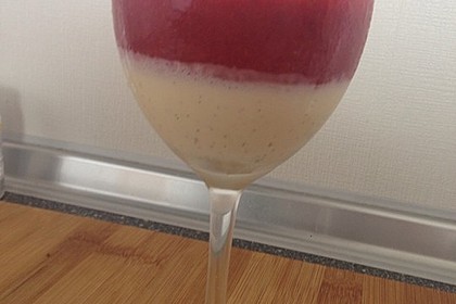 Panna cotta mit Erdbeersauce 64