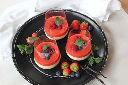 Panna cotta mit Erdbeersauce 1