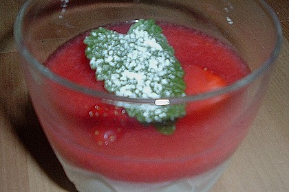 Panna cotta mit Erdbeersauce 87