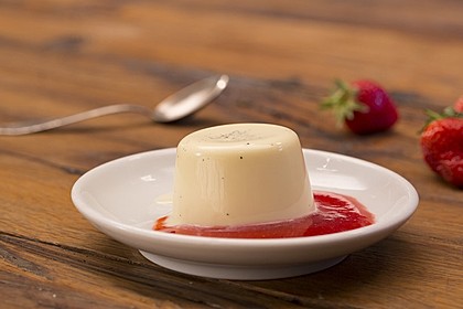 Panna cotta mit Erdbeersauce 10