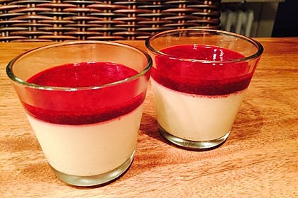 Panna cotta mit Erdbeersauce 17