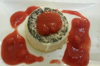Panna cotta mit Erdbeersauce 63