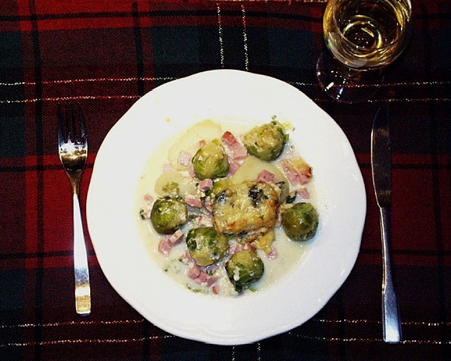 Rosenkohlauflauf mit Käsekruste von hilda | Chefkoch.de