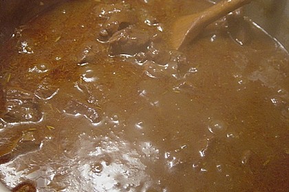 Hirschgulasch mit Preiselbeeren und Haselnussspätzle 13