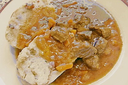 Hirschgulasch mit Preiselbeeren und Haselnussspätzle 19