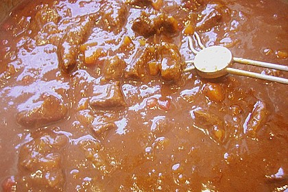 Hirschgulasch mit Preiselbeeren und Haselnussspätzle 11