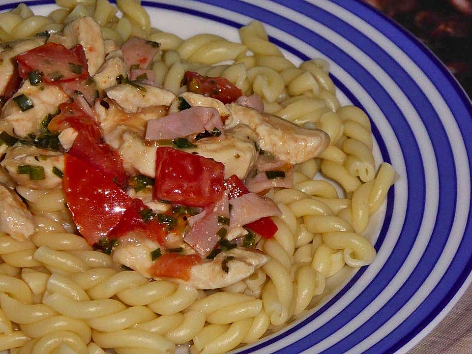 Hähnchen - Schinken - Soße zu Bandnudeln von Gabbini | Chefkoch.de
