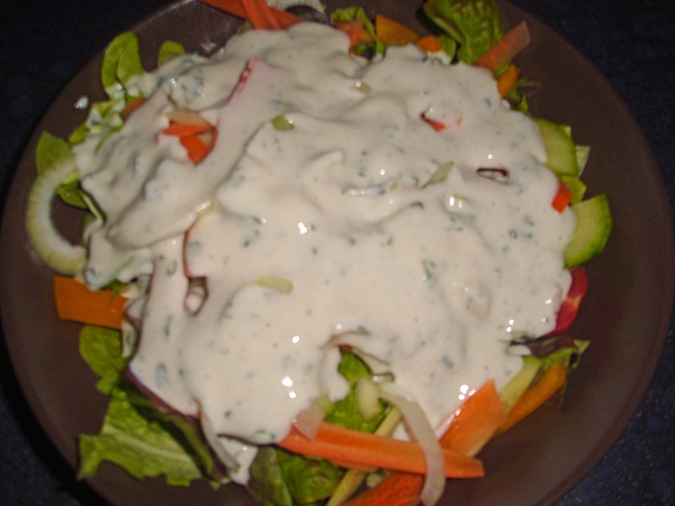 Salat mit Joghurtdressing von Chrissy79 | Chefkoch.de