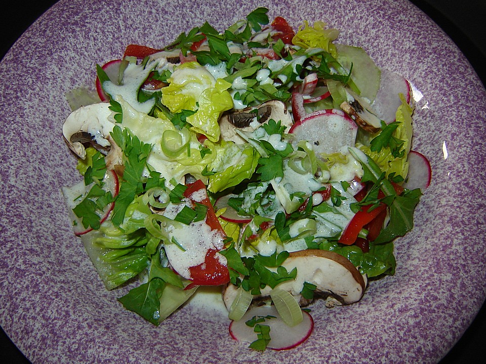 Salat mit Joghurtdressing von Chrissy79 | Chefkoch.de