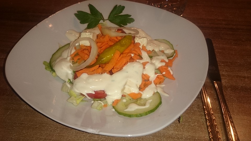 Salat mit Joghurtdressing von Chrissy79 | Chefkoch.de