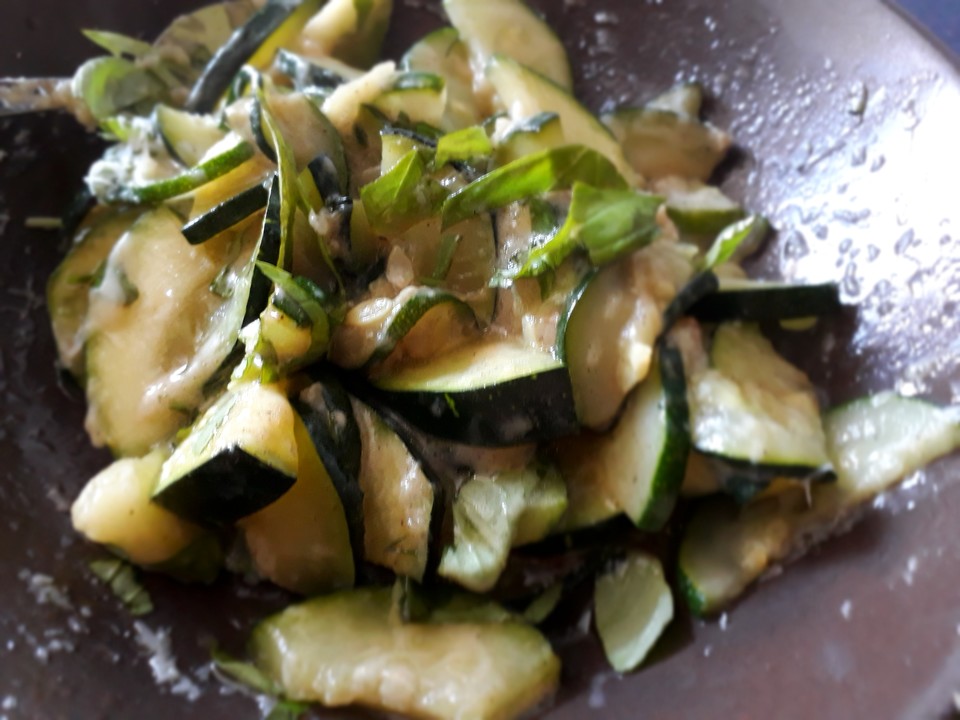 Italienisches Zucchinigemüse von piccolomaxi | Chefkoch.de