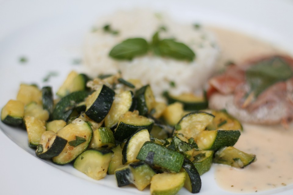 Italienisches Zucchinigemüse von piccolomaxi | Chefkoch.de