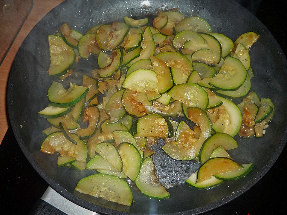 Italienisches Zucchinigemüse von piccolomaxi | Chefkoch.de