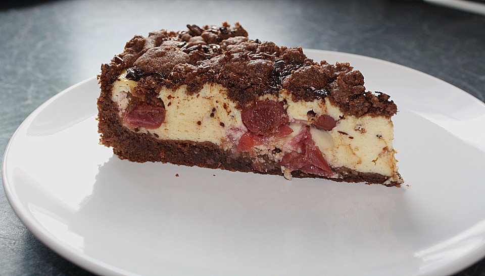 Michas Schoko-Streuselkuchen mit Quark-Kirschfüllung von klaumi ...