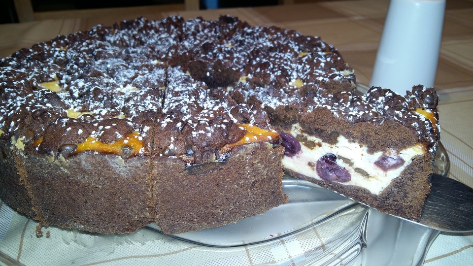 Michas Schoko-Streuselkuchen mit Quark-Kirschfüllung von klaumi ...