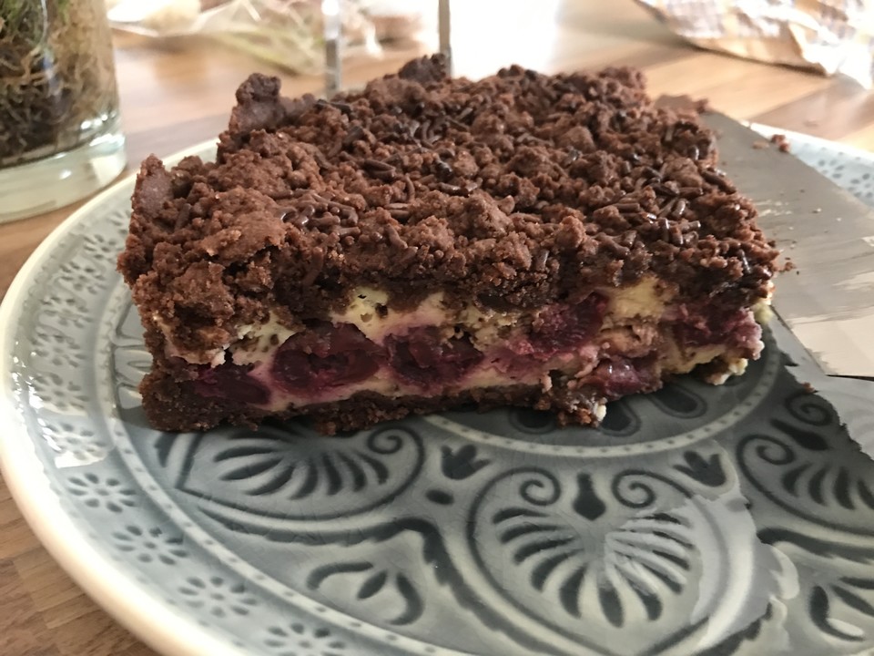 Michas Schoko-Streuselkuchen mit Quark-Kirschfüllung von klaumi ...