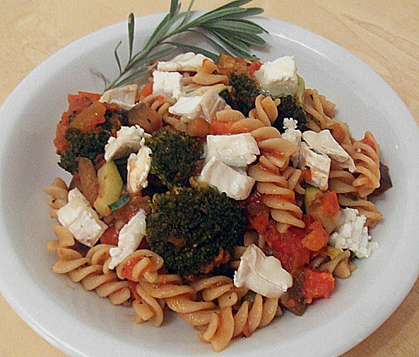 Mediterrane Pasta-Pfanne mit Gemüse und Ziegenkäse von CookingJulie ...